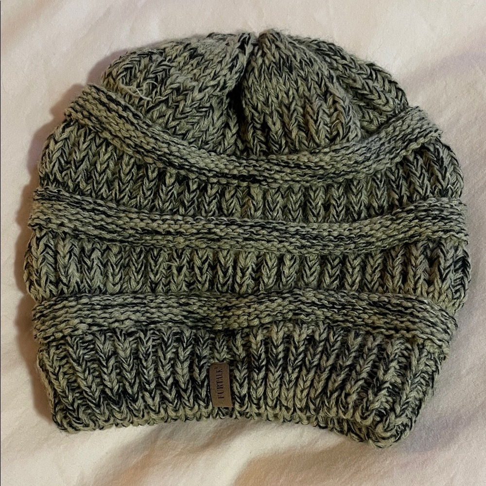 Chunky Knit Beanie in Black and Gray